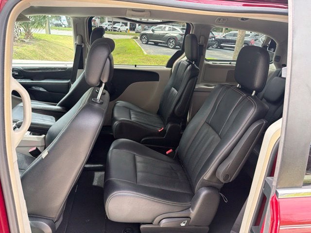 2015 Chrysler Town & Country Touring-L