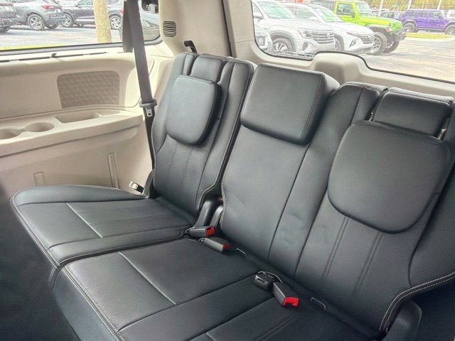 2015 Chrysler Town & Country Touring-L