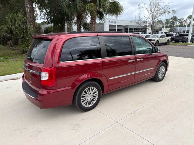 2015 Chrysler Town & Country Touring-L