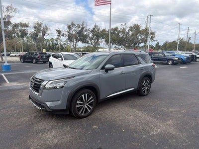 2023 Nissan Pathfinder Platinum