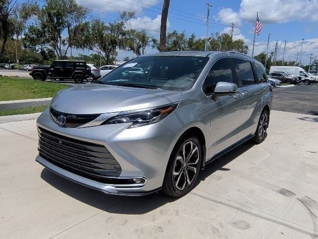 2025 Toyota Sienna Platinum 7 Passenger